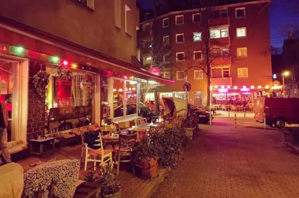 Cafe Gold Bar am Isenbergplatz