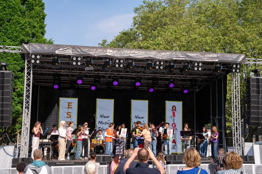 Burg-Orchester und Schülerband "Beauty and the Beat"