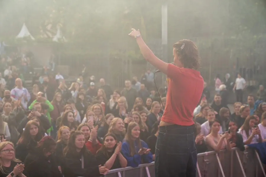 Paula Engels auf der New Music Stage auf dem Burgplatz