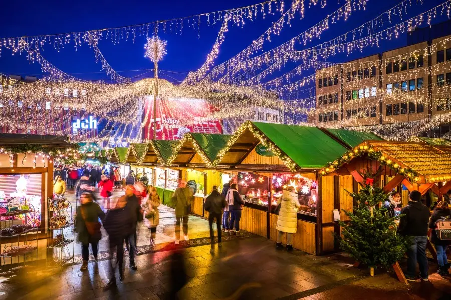 Weihnachtsmarkt auf dem Kennedyplatz
