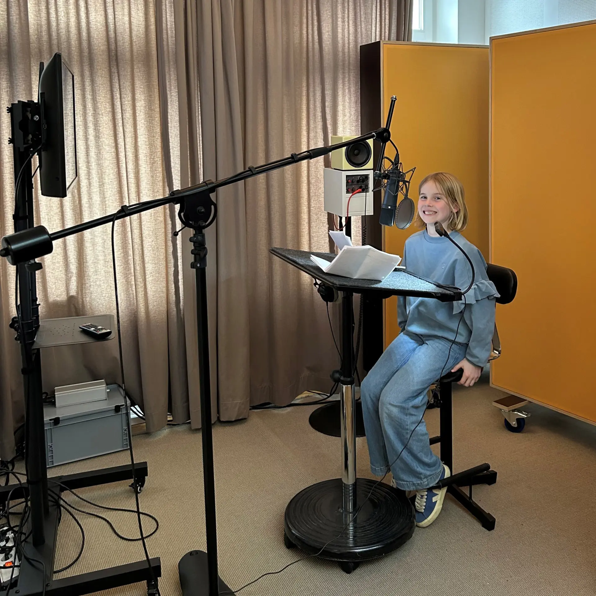 Die 11-jährige Charlotte hatte viel Spaß im Tonstudio beim Einsprechen der neuen Erlebnistour für Kinder.