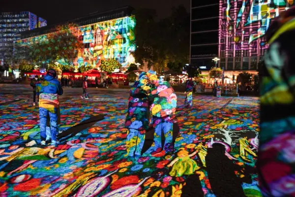 Wie bei seiner Installation "Big Picture" in 2024 wird der Berliner Künstler Daniel Margraf auch in diesem Jahr wieder den kompletten Kennedyplatz in ein wahres