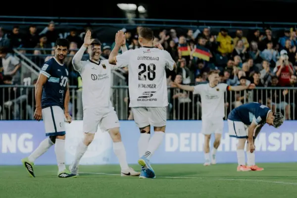Beste Stimmung und einen deutlichen 4:0 Sieg gegen Argentinien sahen die Fans am Freitag beim Eröffnungsspiel des "natural elements SOCCA World Cup"