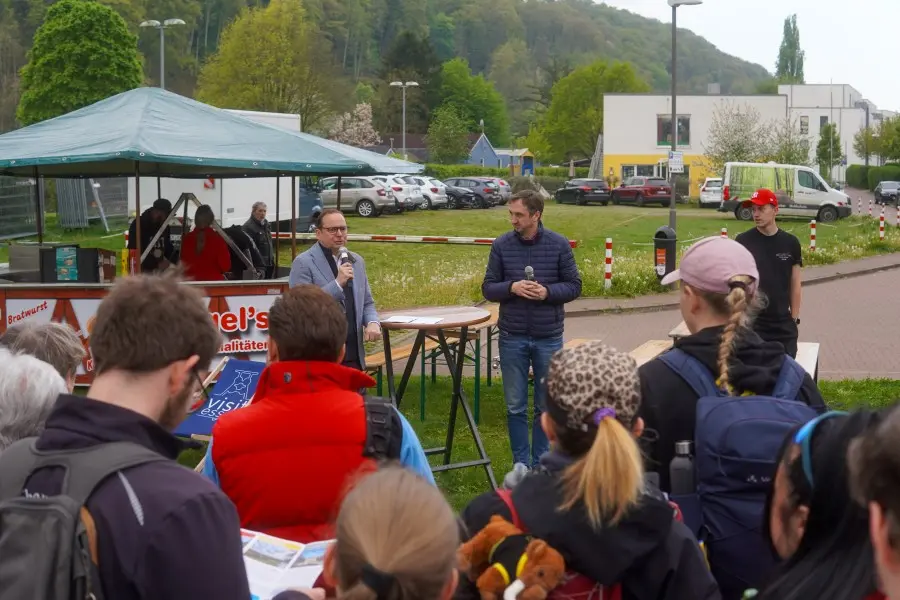 Oberbürgermeister Thomas Kufen und EMG-Geschäftsführer Richard Röhrhoff eröffnen den Tag der Steige